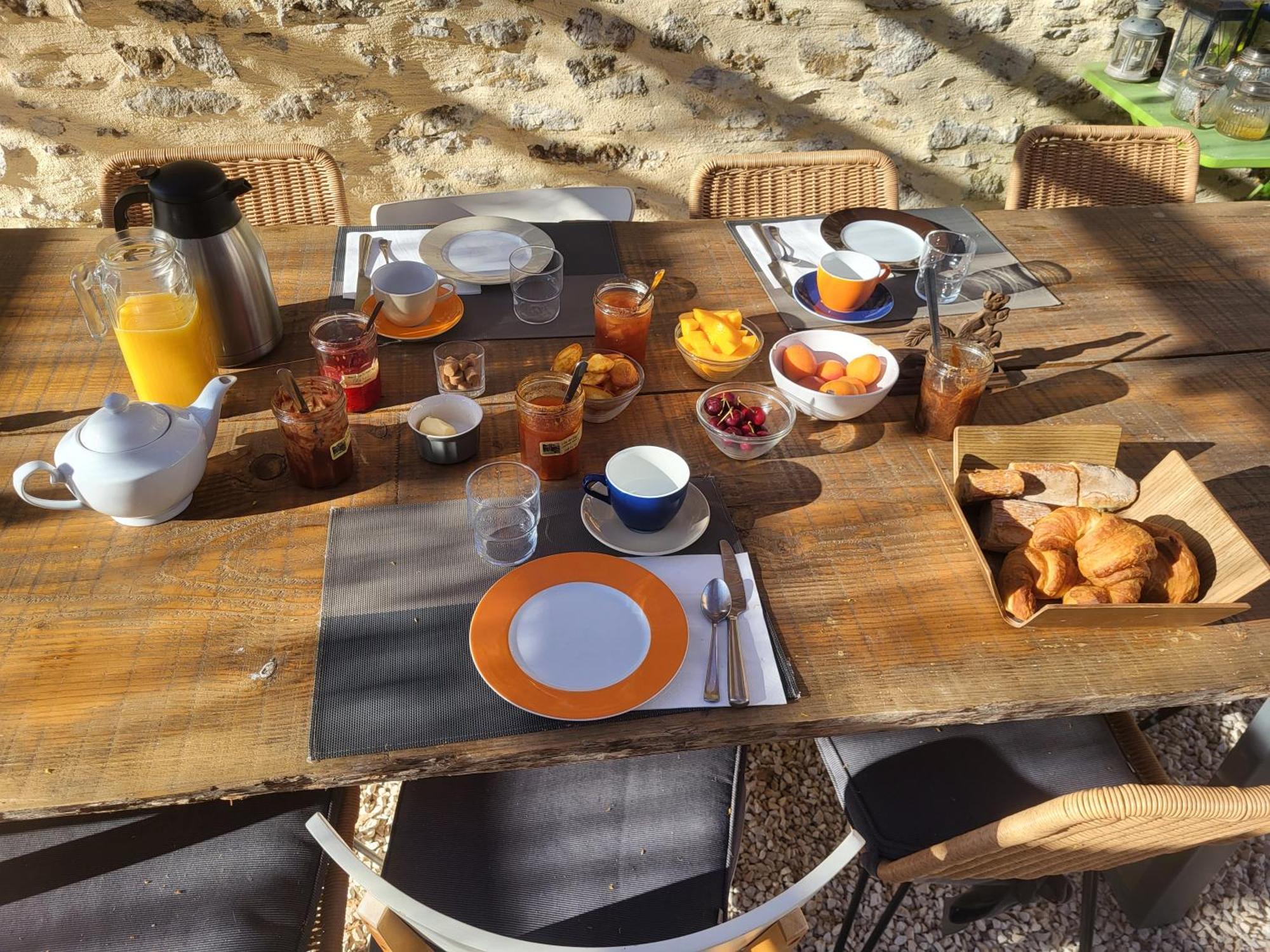 Bed and Breakfast Bastide De La Madeleine Pougnadoresse Exterior foto